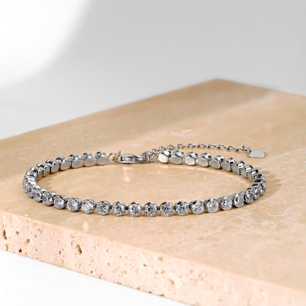 [Bloom]Ornate  Sparkling Round Cut Daily Bracelet