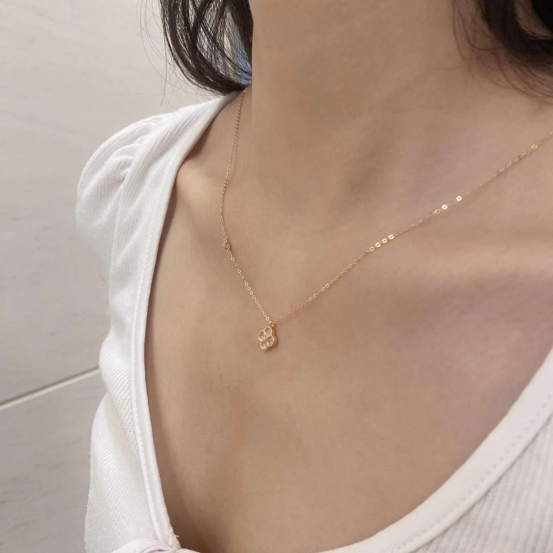 [Bloom]Delicate Flower Shape Necklace