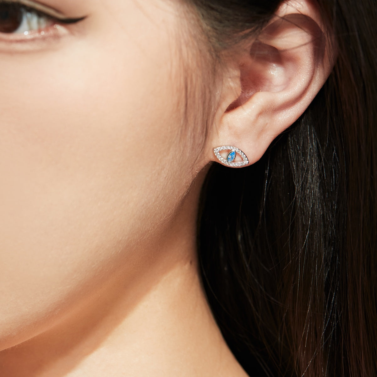 [Bloom]Blue Devil Eyes Hollow Stud Earrings