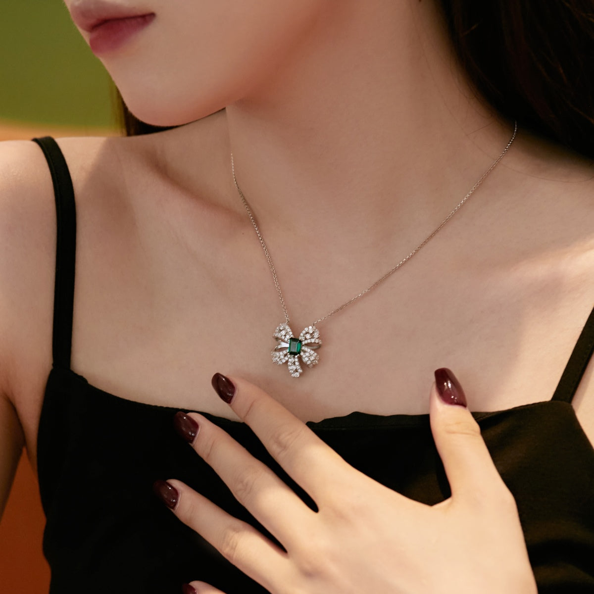 [Bloom]Luxurious Flower Shape Emerald Cut Necklace