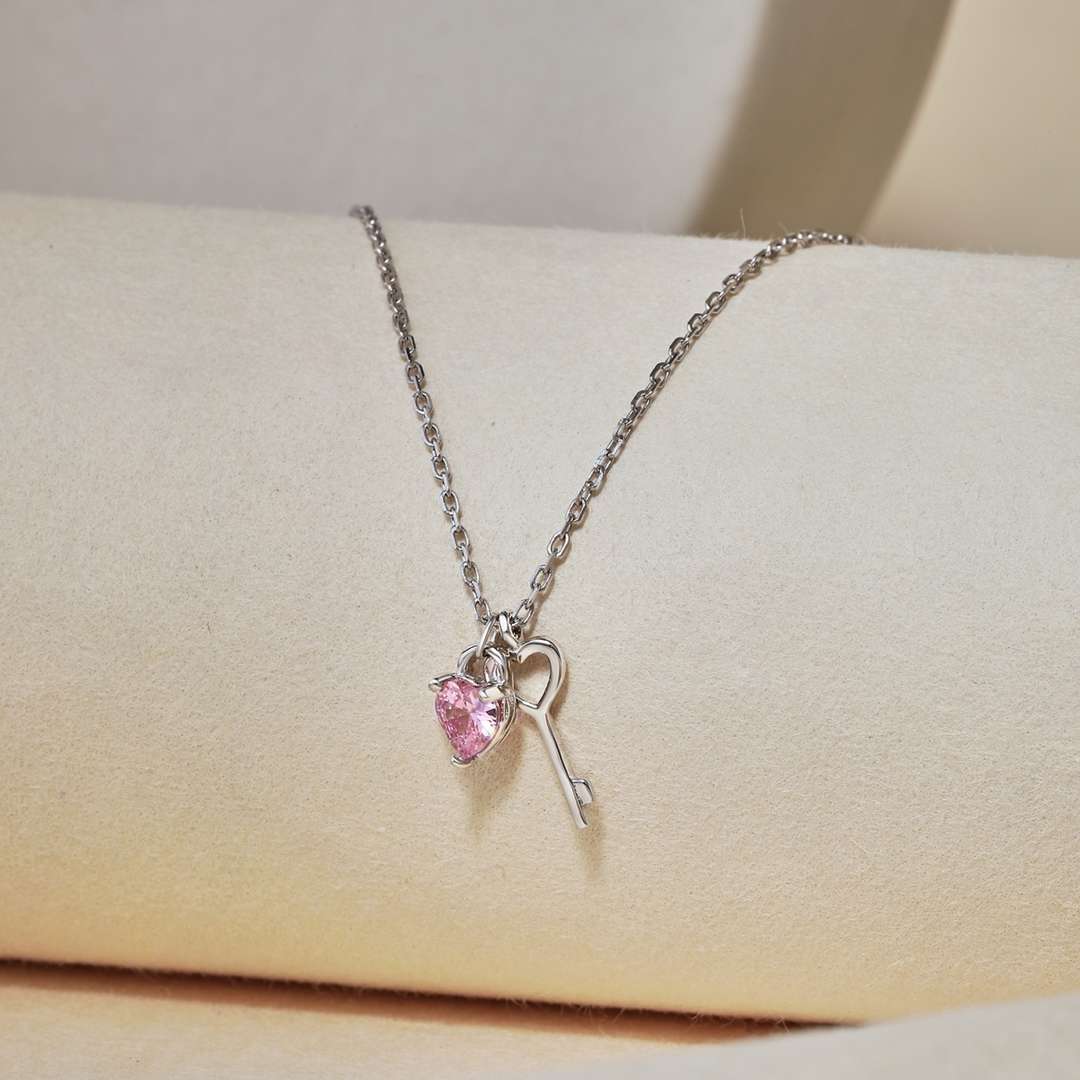 [Bloom]Unique Heart Shape Key Pendent Necklace