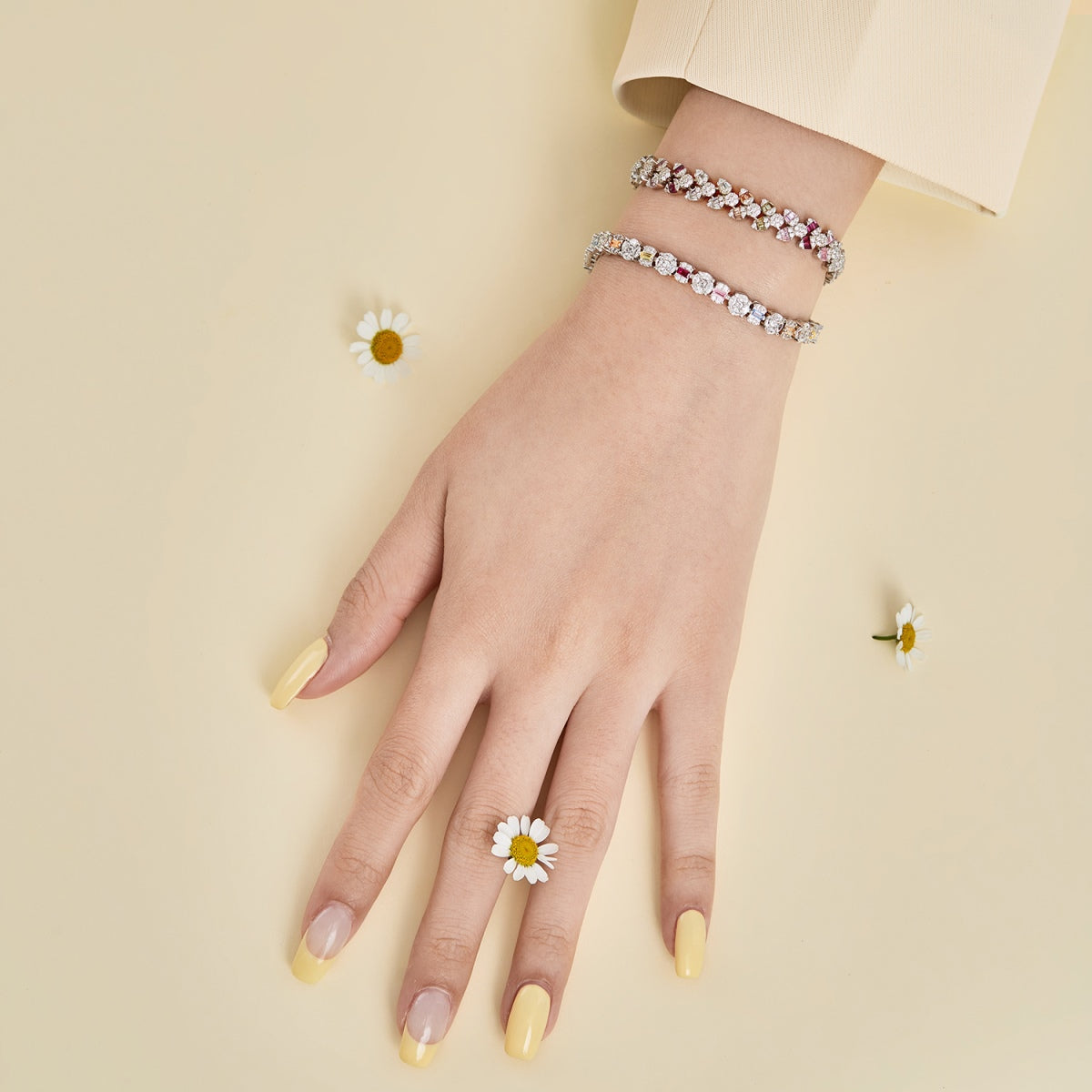 [Bloom]Dainty Exquisite Flower Shape Daily Bracelet