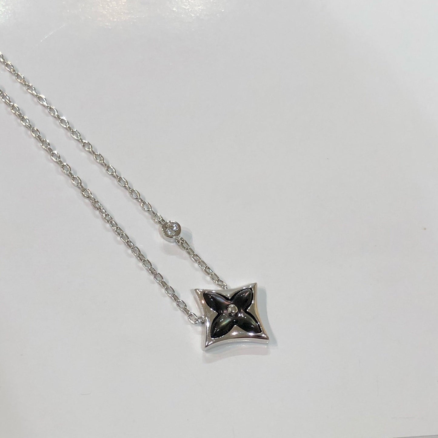 [Bloom]STAR BLACK MOP NECKLACE