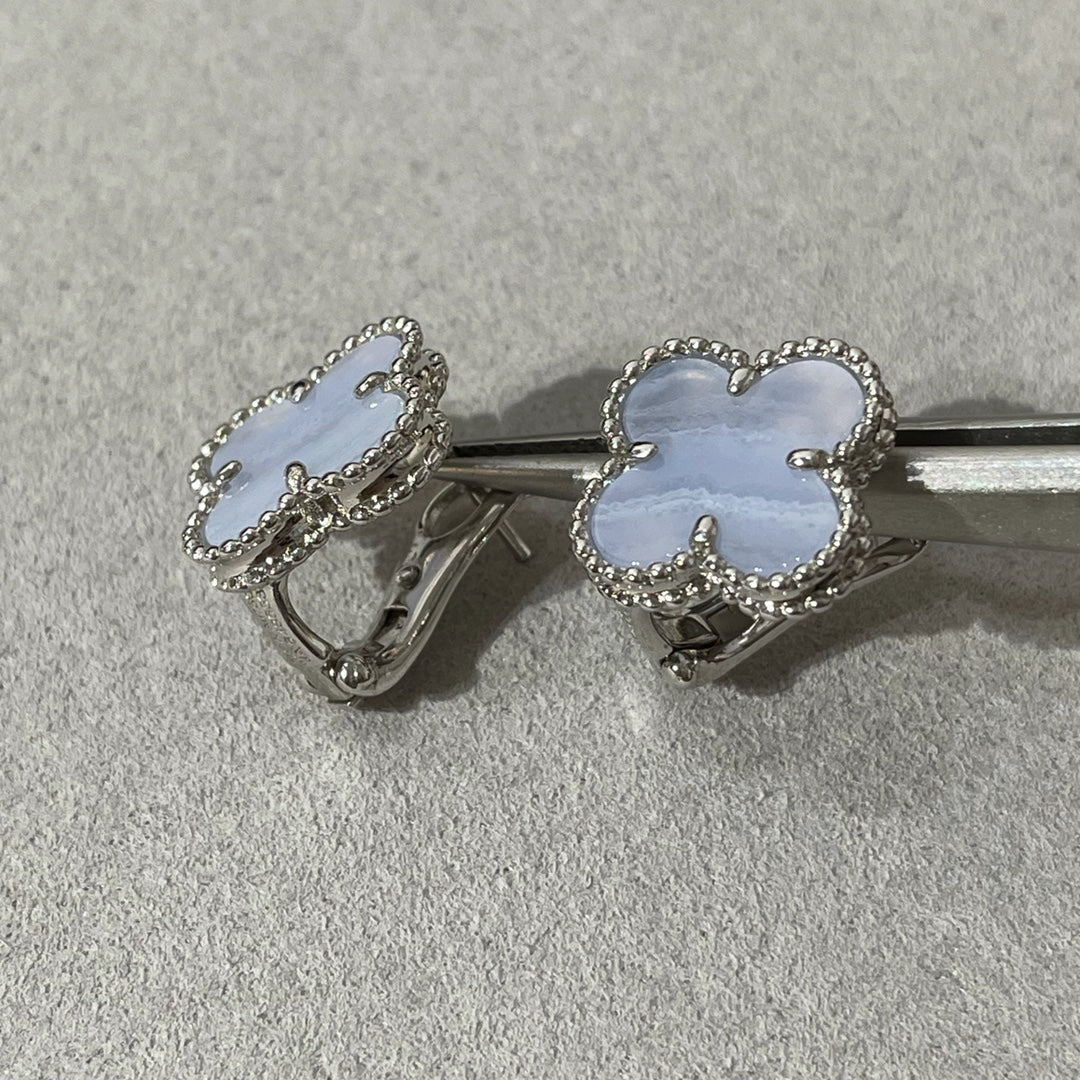 [Bloom]CLOVER CHALCEDONY SILVER STUD EARRINGS