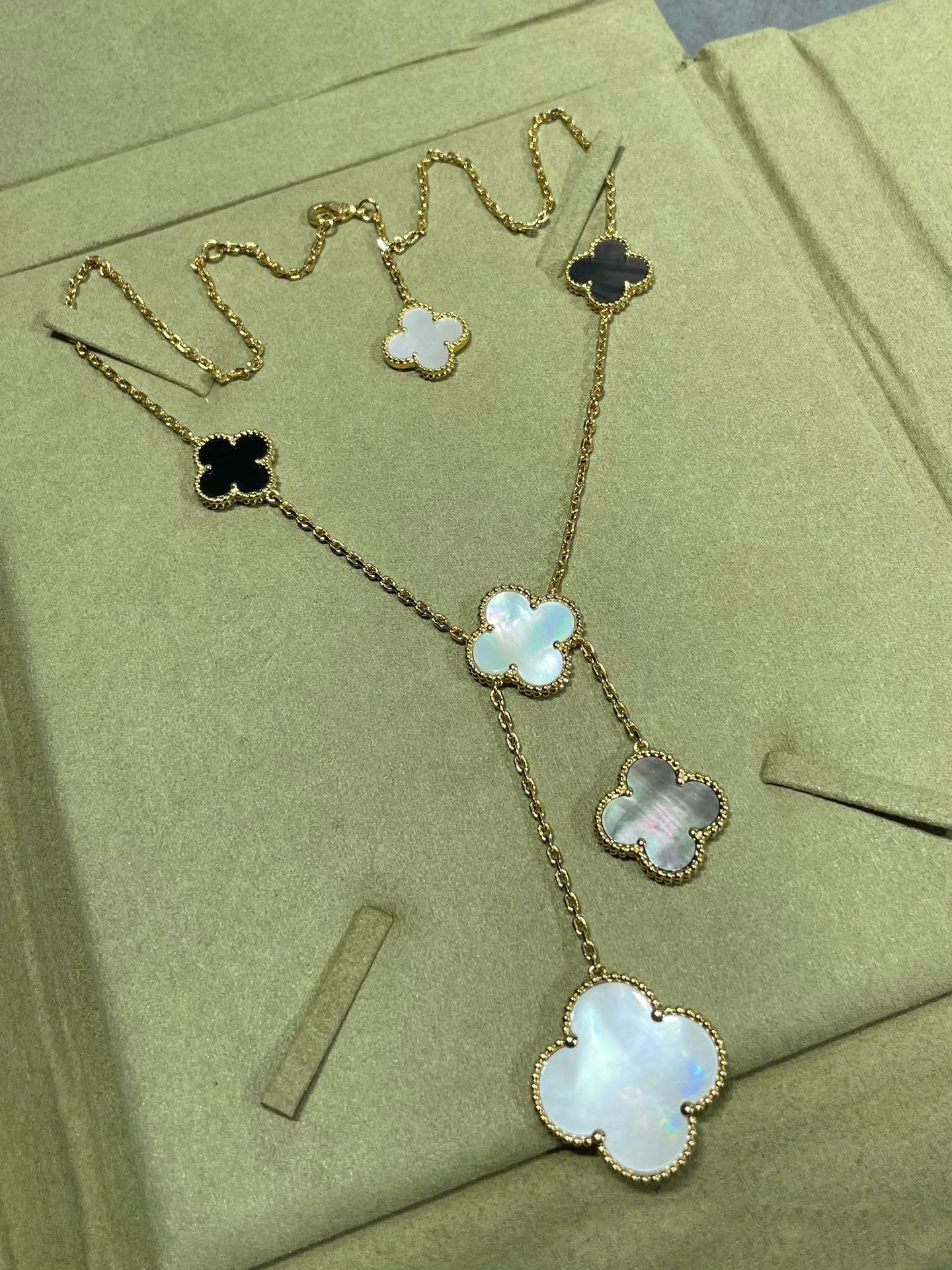 [Bloom]CLOVER 6 MOTIF MOP ONYX GOLD NECKLACE