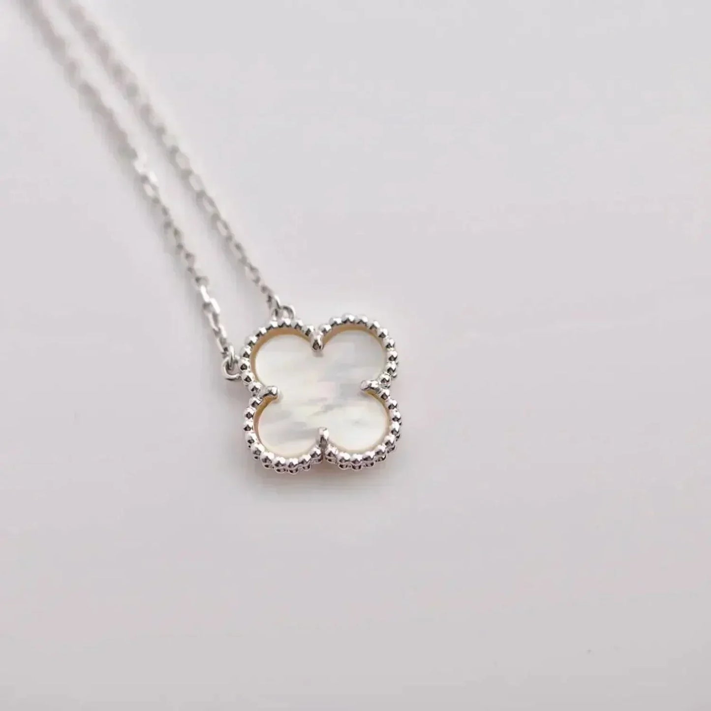 [Bloom]CLOVER  15MM WHITE MOTHER-OF-PEARL SILVER